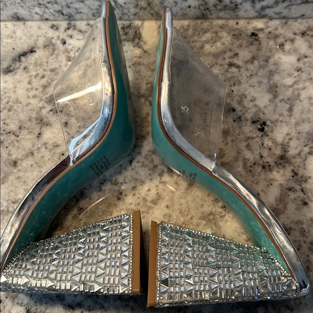 Betsey Johnson Elegant Silver Women's Heels - Picture 4 of 9